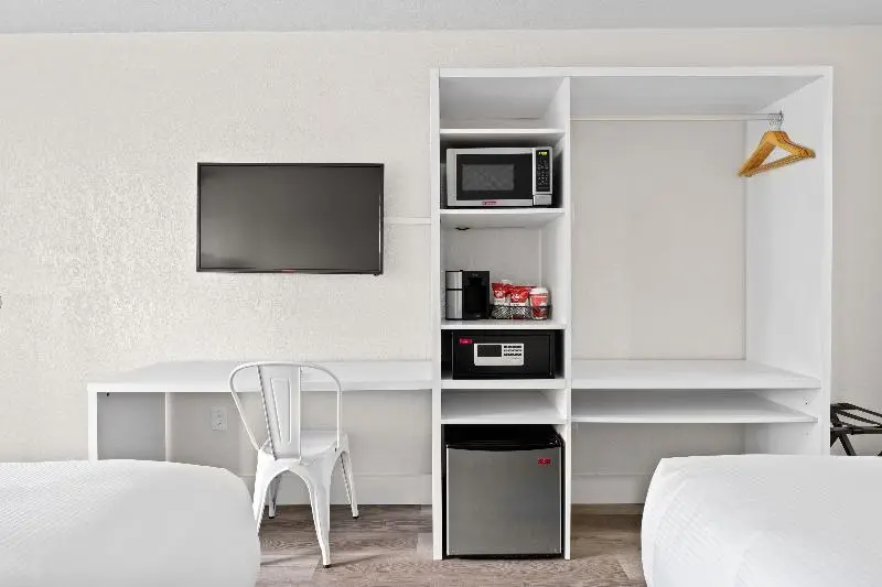 اتاق استاندارد با چشم‌انداز استخر, Baymont by Wyndham Orlando Lake Buena Vista South