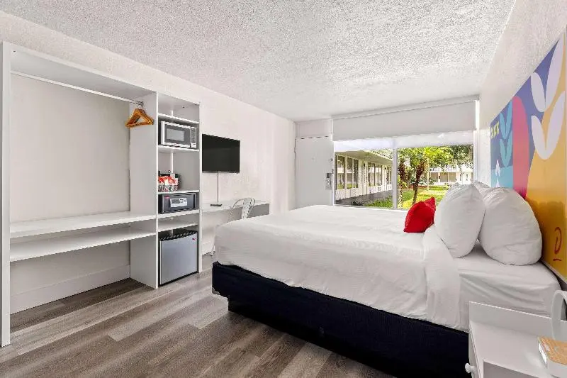 اتاق استاندارد با تخت بزرگ, Baymont by Wyndham Orlando Lake Buena Vista South
