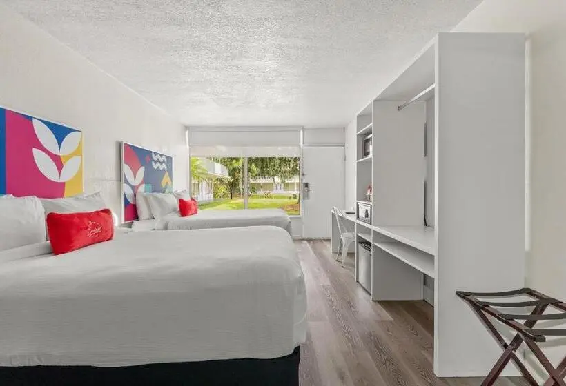 プールビュースタンダードルーム, Baymont by Wyndham Orlando Lake Buena Vista South