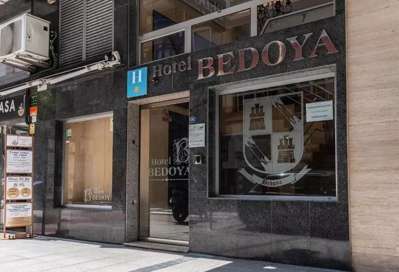 スタンダードトリプルルーム, Bedoya