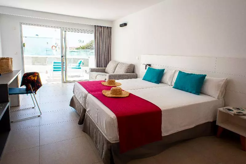 سوئیت جونیور با تراس, Hotel Taimar