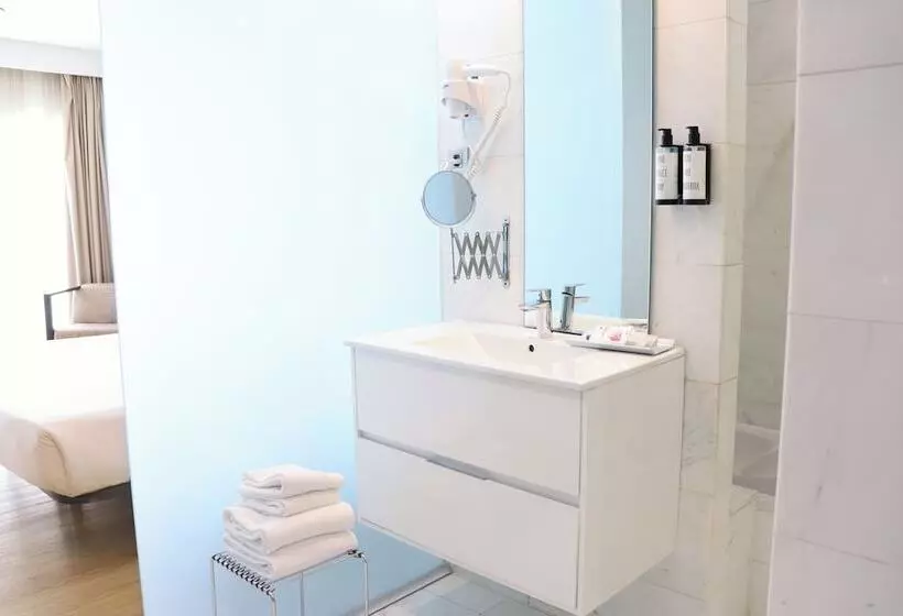 Superior Room with Terrace, Eurohotel Barcelona Granvia Fira