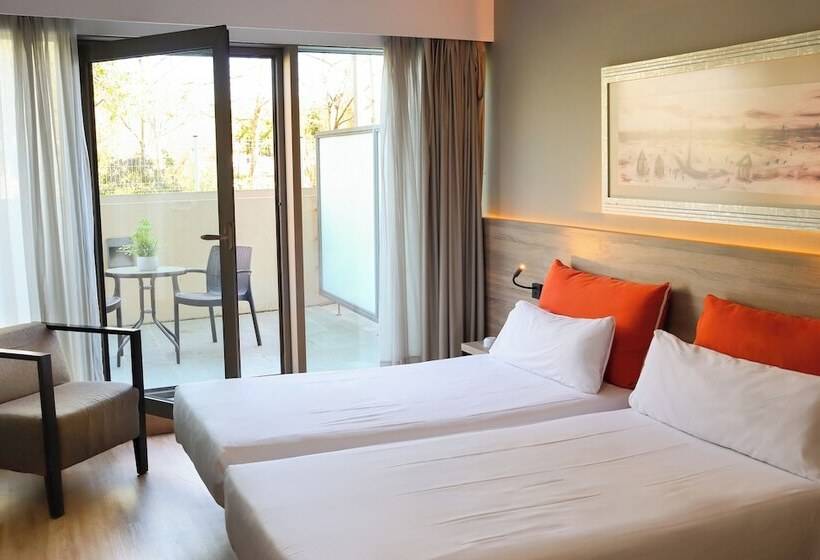 Superior Room with Terrace, Eurohotel Barcelona Granvia Fira