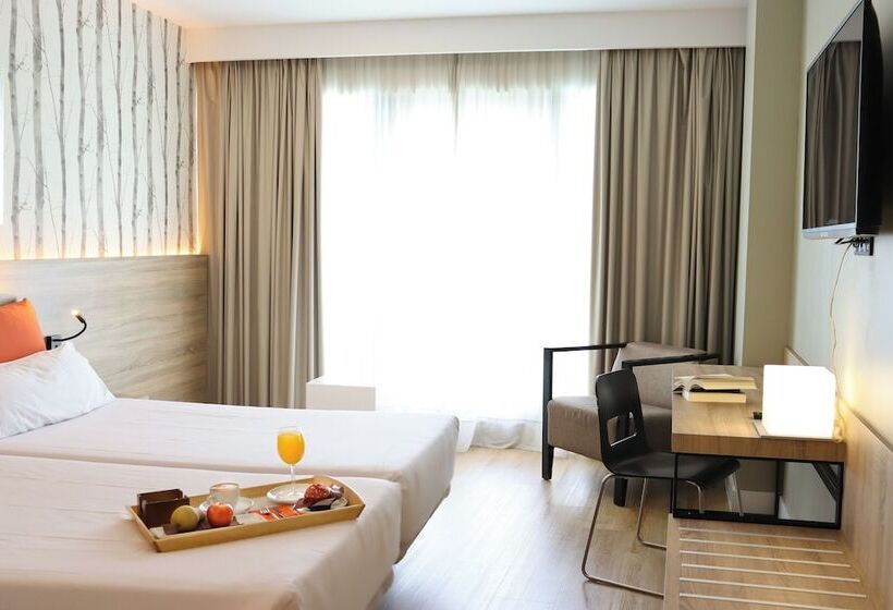 Superior Room with Terrace, Eurohotel Barcelona Granvia Fira