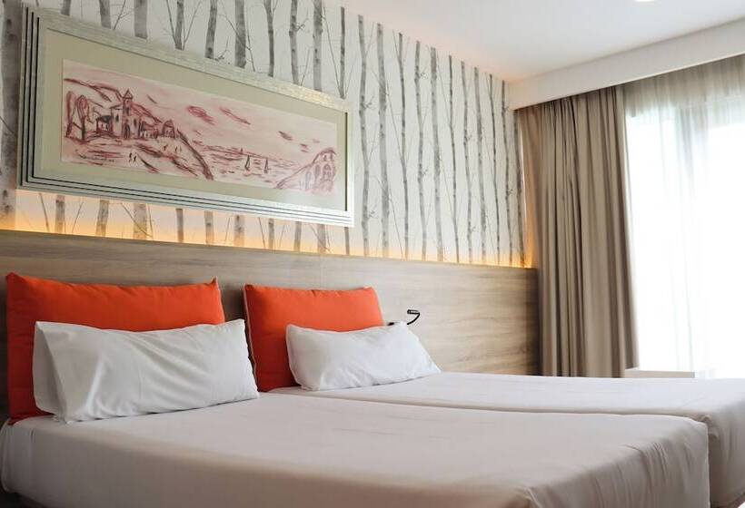 Superior Room with Terrace, Eurohotel Barcelona Granvia Fira