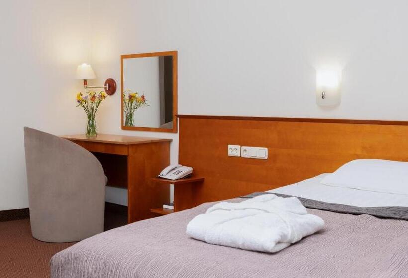 סוויטה, Art City Inn