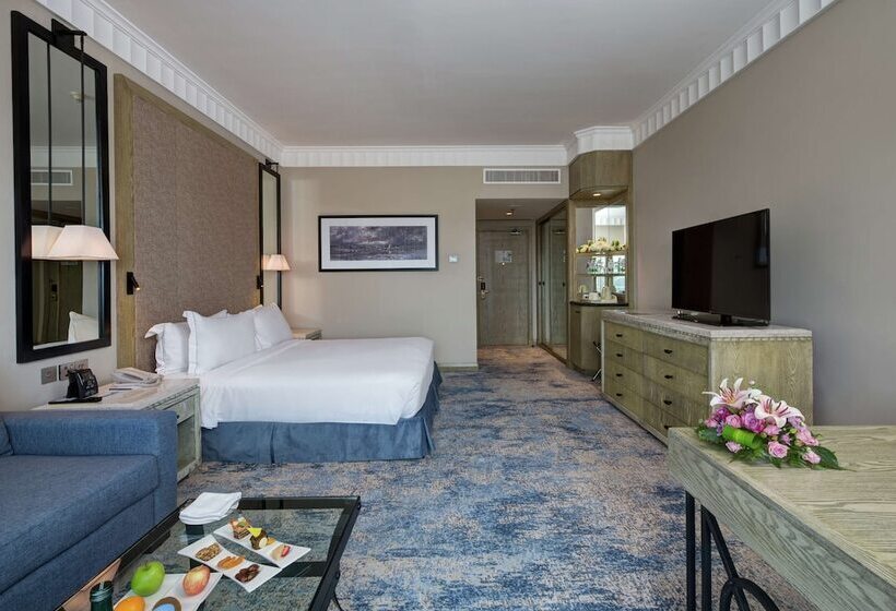 اتاق سوپریور با چشمانداز دریا و بالکن, Hilton Salalah Resort