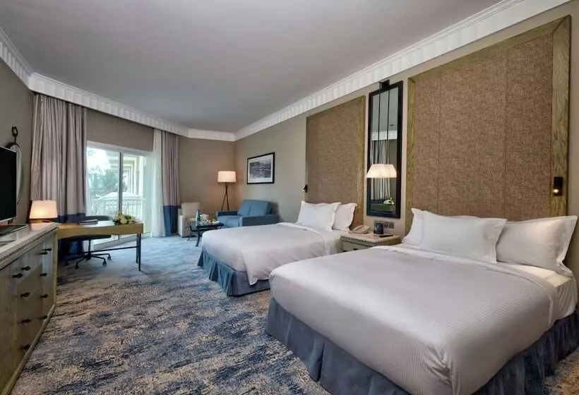 اتاق سوپریور با چشم‌انداز دریا و بالکن, Hilton Salalah Resort