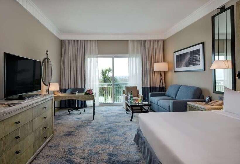 اتاق سوپریور با تخت بزرگ, Hilton Salalah Resort