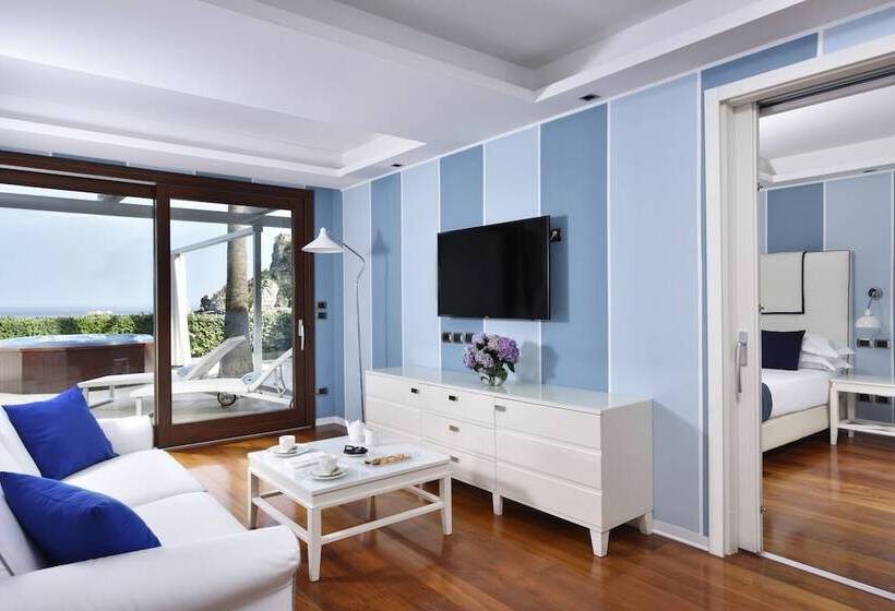 غرفة ديلوكس مطلّة علي البحر, La Plage Resort