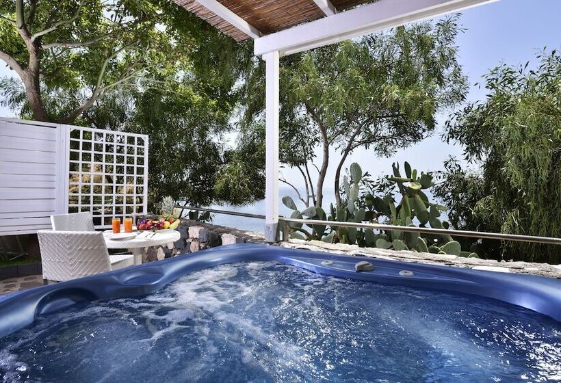 بنجلو ديلوكس, La Plage Resort