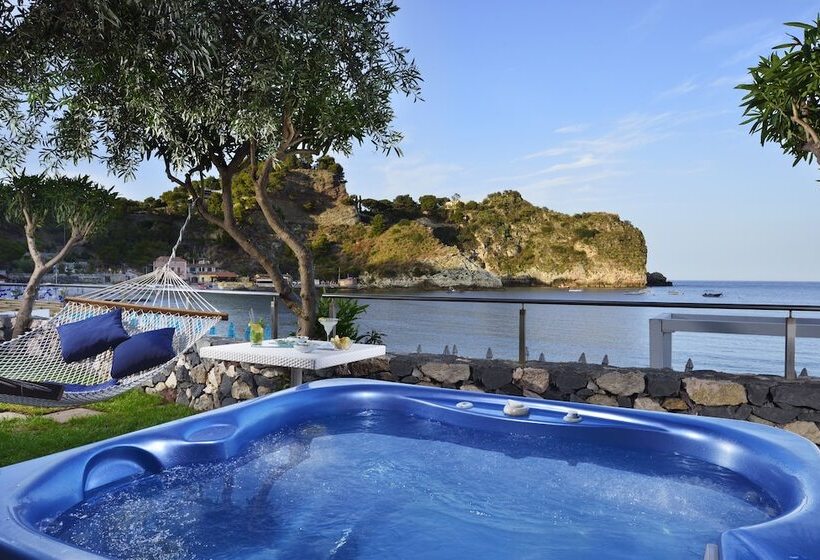 بنجلو ديلوكس, La Plage Resort