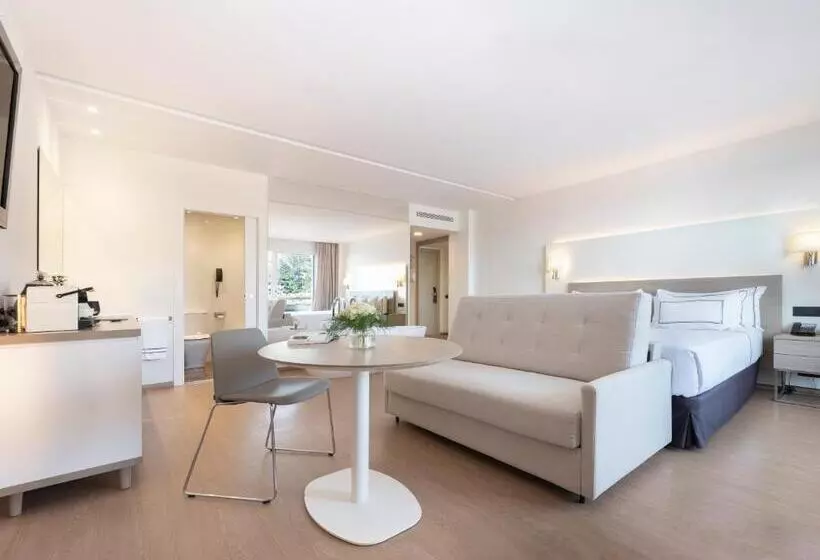 اتاق پرمیوم با چشمانداز دریا, Melia Sitges