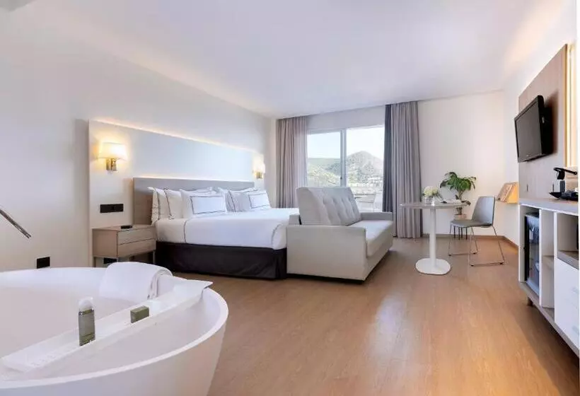 اتاق پرمیوم با چشمانداز دریا, Melia Sitges