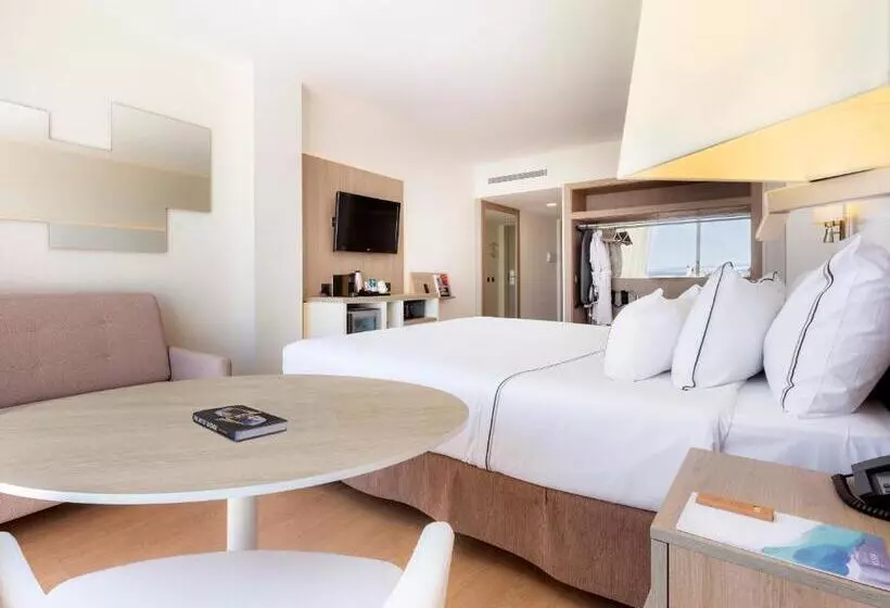 اتاق پرمیوم با چشمانداز دریا, Melia Sitges