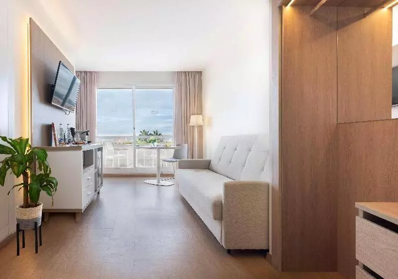 سوییت جونیور, Melia Sitges