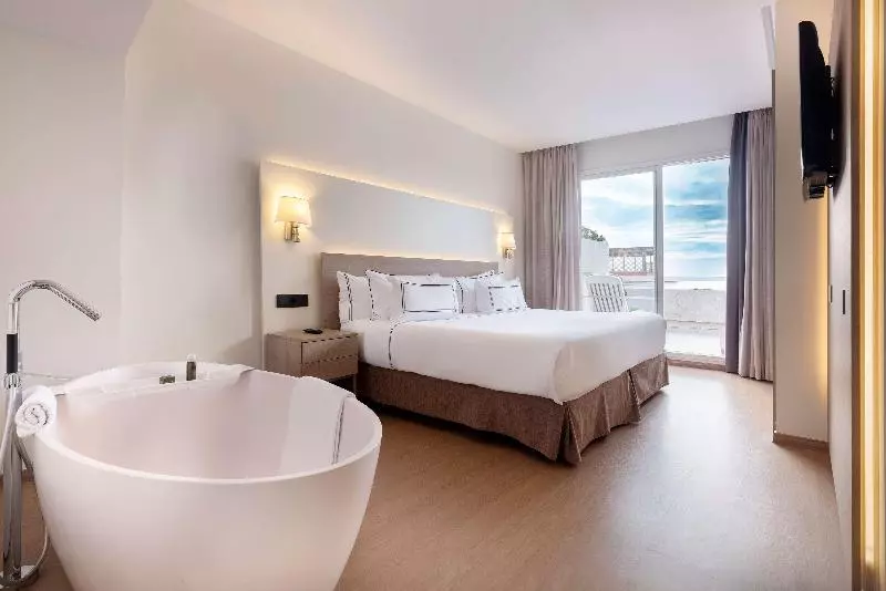 سوییت جونیور, Melia Sitges