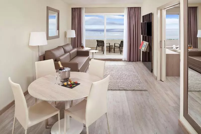 سوییت, Melia Sitges