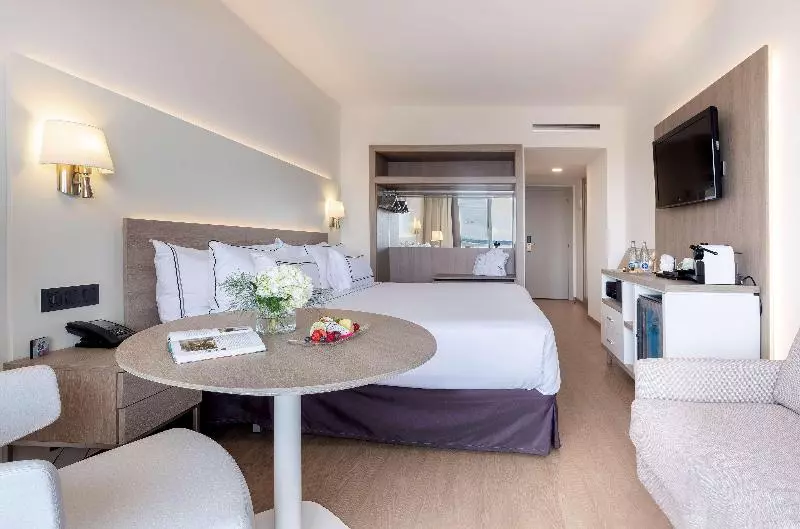 اتاق پرمیوم با چشمانداز دریا, Melia Sitges