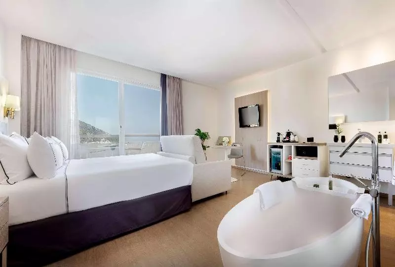 اتاق پرمیوم با چشمانداز دریا, Melia Sitges