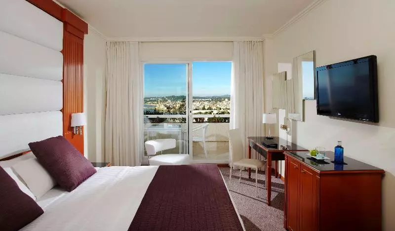 اتاق استاندارد با چشمانداز استخر, Melia Sitges