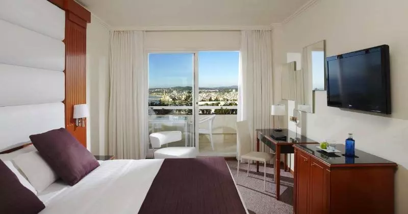 اتاق استاندارد با چشمانداز استخر, Melia Sitges