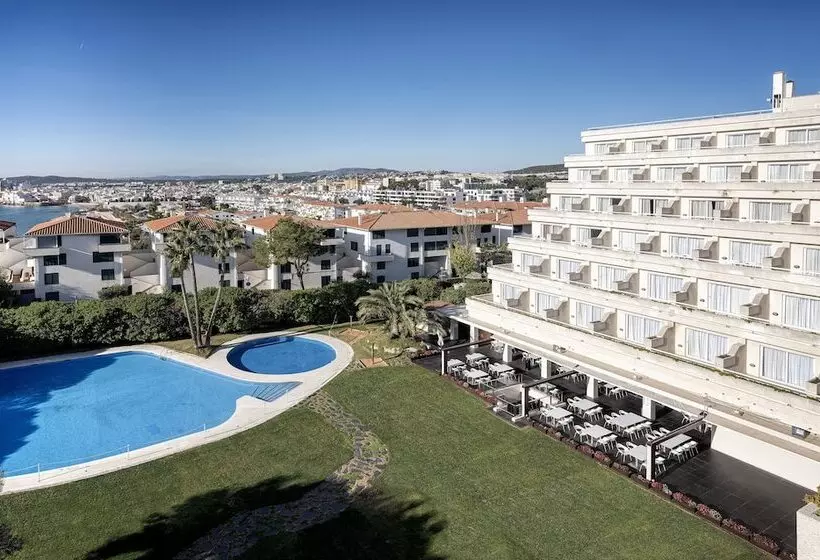 اتاق استاندارد با چشمانداز استخر, Melia Sitges