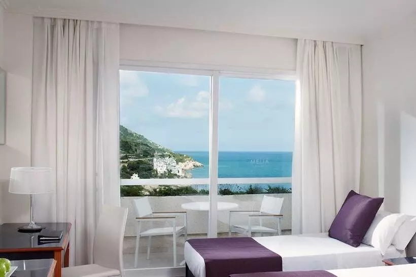 اتاق پرمیوم با چشمانداز دریا, Melia Sitges