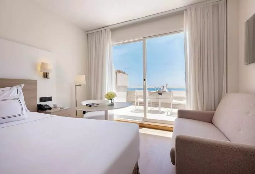 اتاق پرمیوم با چشمانداز دریا, Melia Sitges