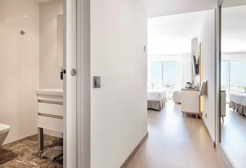اتاق پرمیوم با چشمانداز دریا, Melia Sitges