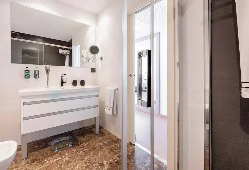 اتاق پرمیوم با چشمانداز دریا, Melia Sitges