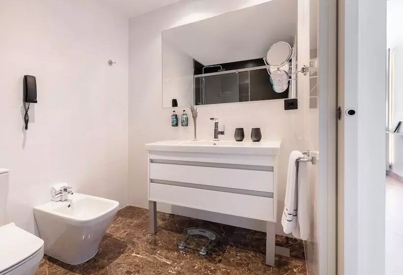 اتاق پرمیوم با چشمانداز دریا, Melia Sitges