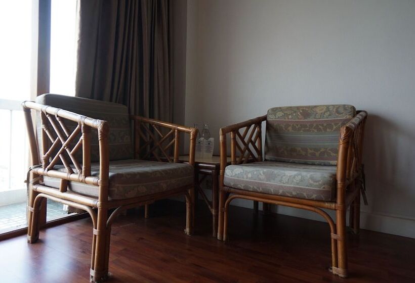 חדר דלוקס, Pailyn Phitsanulok