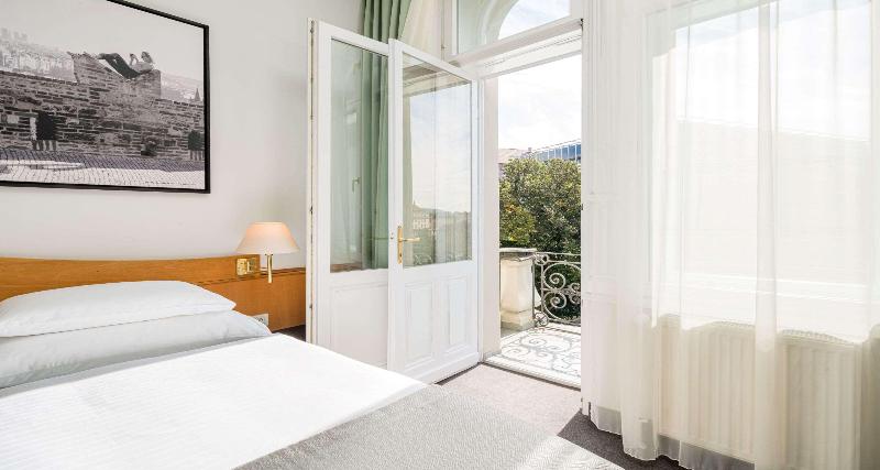 اتاق استاندارد با چشمانداز, The Fullerton Hotel Singapore