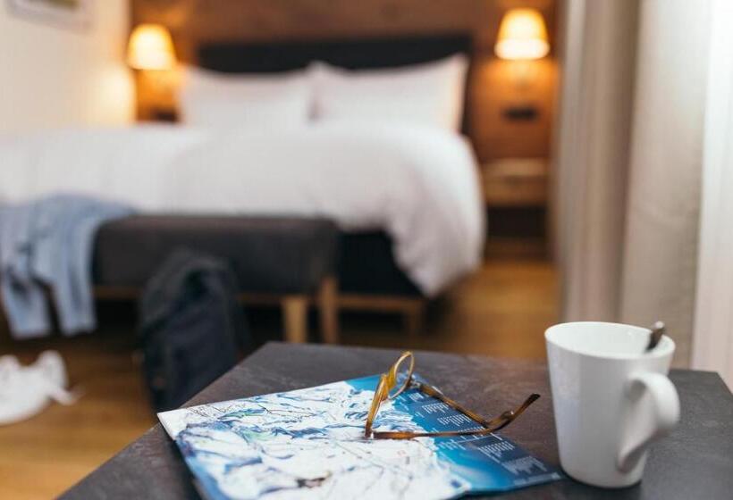 バルコニー付きデラックスルーム, La Couronne Hotel & Spa