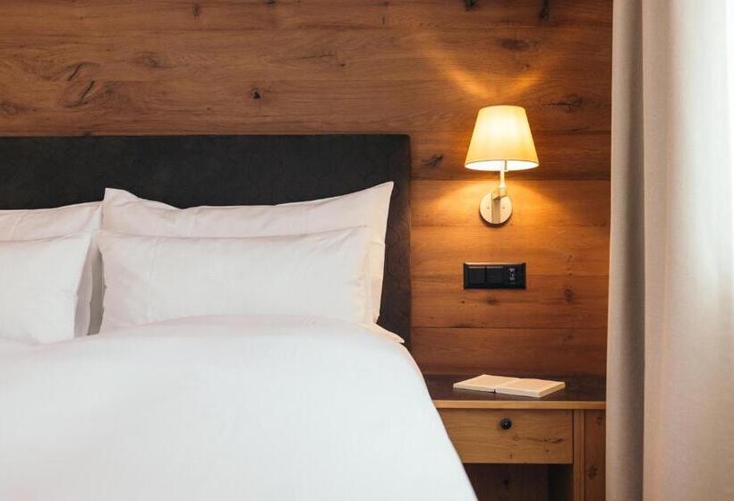 バルコニー付きデラックスルーム, La Couronne Hotel & Spa