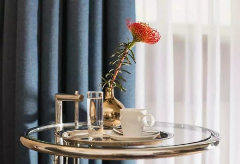 キングサイズベッドのスーペリアルーム, Movenpick S Hertogenbosch