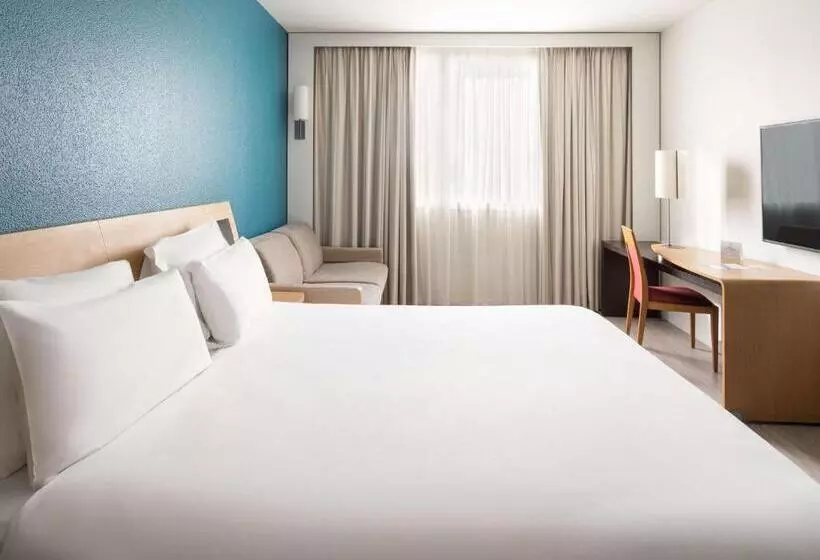 اتاق استاندارد سه نفره, Novotel Barcelona Cornella