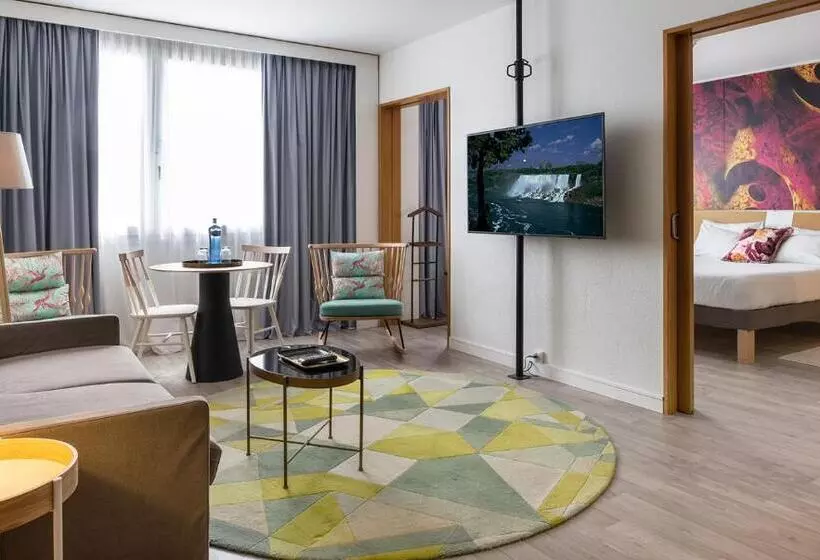 سوئیت با تخت بزرگ, Novotel Barcelona Cornella