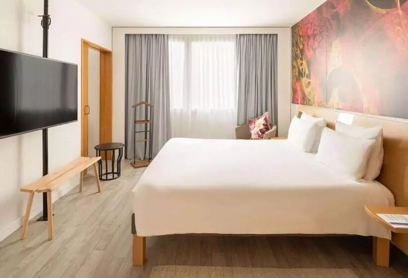 سوئیت با تخت بزرگ, Novotel Barcelona Cornella