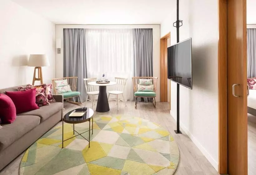 سوئیت با تخت بزرگ, Novotel Barcelona Cornella