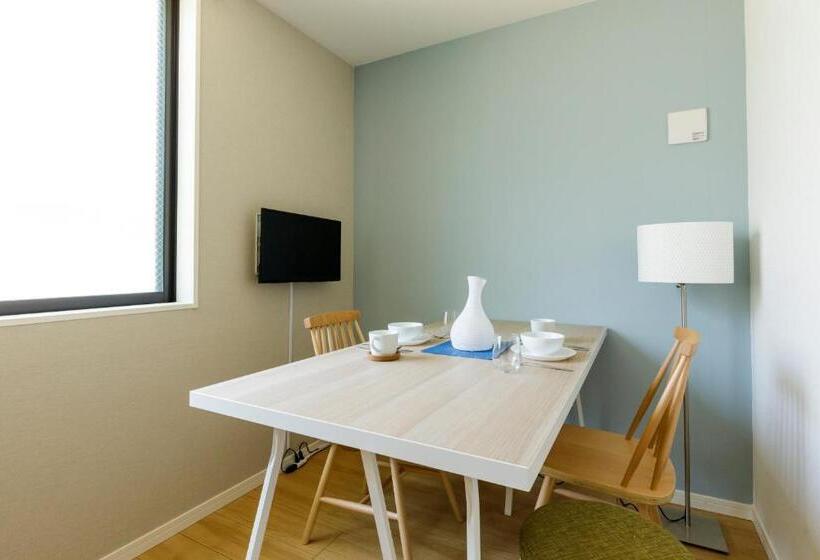 דירת חדר בקומת קרקע, Zens Skytree