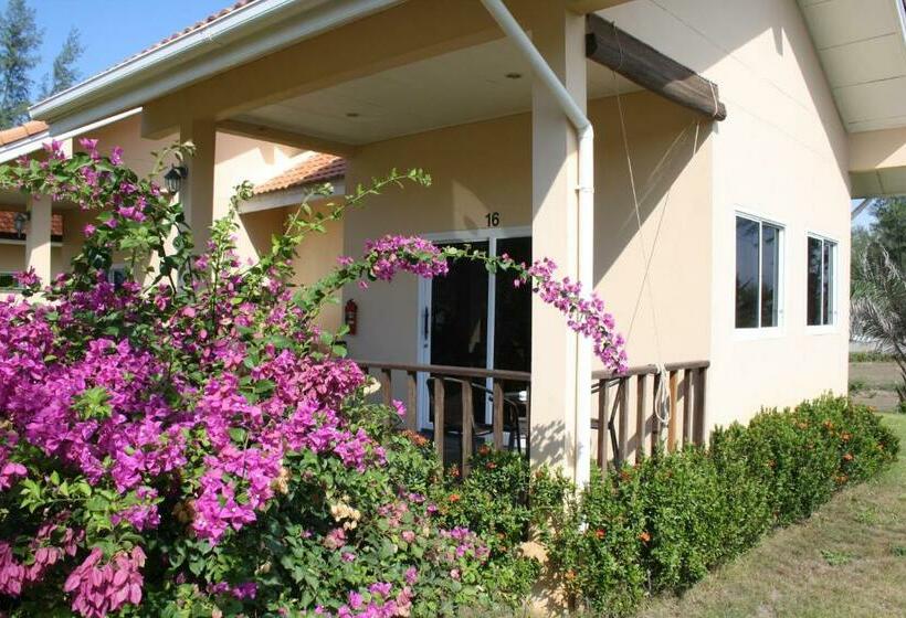 בקתה סטנדרטית, Ao Thai Resort