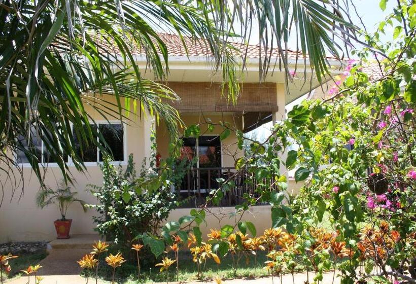 בקתה דלוקס, Ao Thai Resort