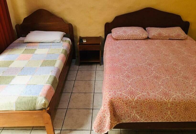 غرفة قياسية ثلاثية, Casa Esmeralda