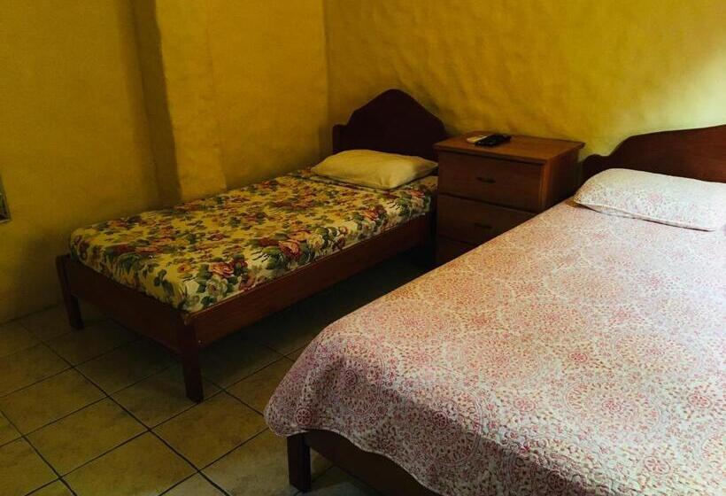 غرفة قياسية ثلاثية, Casa Esmeralda