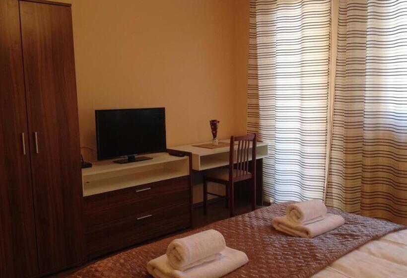 اتاق استاندارد, Attila Apartmanház