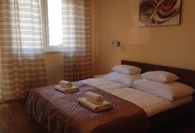 اتاق استاندارد, Attila Apartmanház