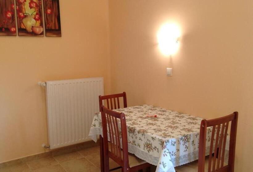 اتاق استاندارد, Attila Apartmanház