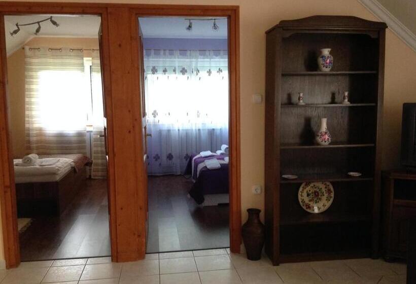 سوییت خانوادگی, Attila Apartmanház